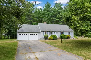 40 Caswell Dr, Greenland, NH 03840 - Photo 1