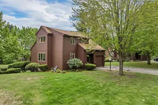 16 Gloucester Ln, Nashua, NH 03063 - Photo 1