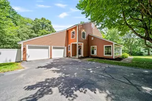 7 Moulton Dr, Londonderry, NH 03053 - Photo 1