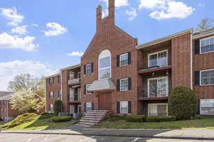 7 Louisburg Square, Nashua, NH 03060 - Photo 1