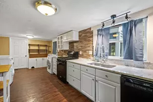 194 Pleasant St, Bristol, NH 03222 - Photo 1