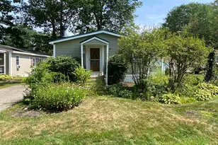 32 Lindenshire Ave, Exeter, NH 03833 - Photo 1