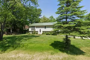 8 Brookfield Ln, Rochester, NH 03867 - Photo 1