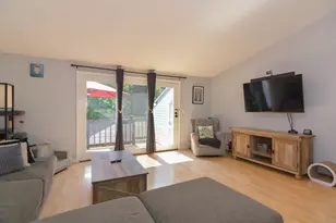 881 Mammoth Rd, Manchester, NH 03104 - Photo 1