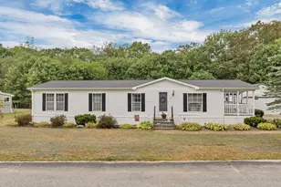 32 Country Ln, Fremont, NH 03044 - Photo 1