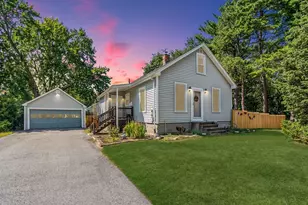 96 Elgin Ave, Manchester, NH 03104 - Photo 1