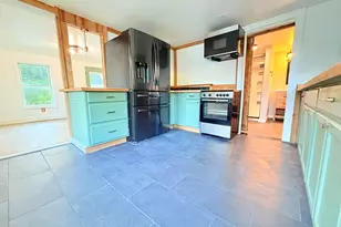 658 Chestnut St, Claremont, NH 03743 - Photo 1