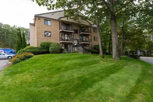 19 Country Club Dr, Manchester, NH 03102 - Photo 1