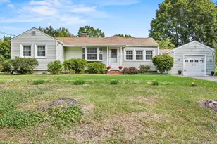 23 W Pine St, Plaistow, NH 03865 - Photo 1