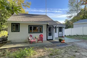 9 Circuit Dr, Kingston, NH 03848 - Photo 1