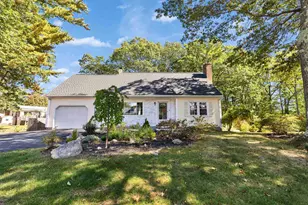 157 Woodcrest Ct, Manchester, NH 03109 - Photo 1