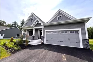 21 Edgewater Dr, Brentwood, NH 03833 - Photo 1