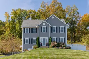 135 Brookview Dr, Hooksett, NH 03106 - Photo 1