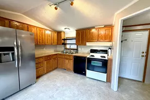 17 Blue Jay Ct, Keene, NH 03431 - Photo 1