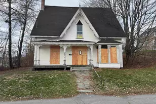 33 Pleasant St, Littleton, NH 03561 - Photo 1