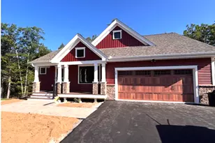 28 Edgewater Dr, Brentwood, NH 03833 - Photo 1
