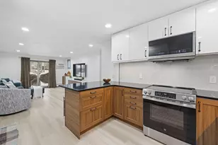 4 Strawberry Bank Rd, Nashua, NH 03062 - Photo 1