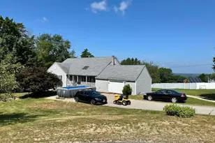 14 Deer Ln, Epsom, NH 03234 - Photo 1