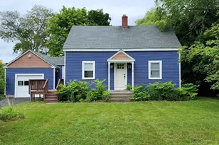 422 Dover Point Rd, Dover, NH 03820 - Photo 1