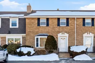 186 Fieldstone Dr, Londonderry, NH 03053 - Photo 1