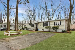 71 Cynthia Cir, Seabrook, NH 03874 - Photo 1