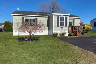 163 Staples St, Seabrook, NH 03874 - Photo 1