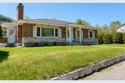 471 Madison Avenue, Berlin, NH 03570 - Photo 1