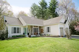 15 Goldfinch Dr, Pelham, NH 03076 - Photo 1