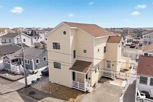 27 Bittersweet Ln, Hampton, NH 03842 - Photo 1