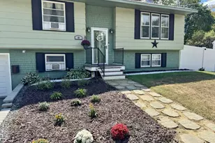 18 Edgewood St, Claremont, NH 03743 - Photo 1