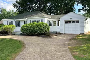 15 Woodbury Ln, Bedford, NH 03110 - Photo 1