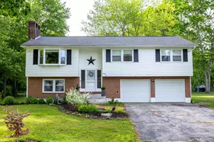 32 Alvirne Dr, Hudson, NH 03051 - Photo 1