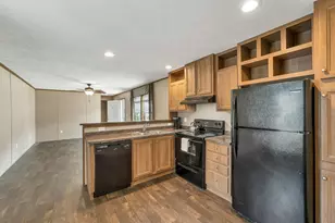 68 Barberry Ln, Raymond, NH 03077 - Photo 1