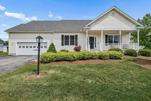 5 Davenport Dr, Londonderry, NH 03053 - Photo 1