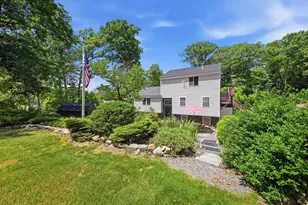12 Campbell Dr, Pelham, NH 03076 - Photo 1
