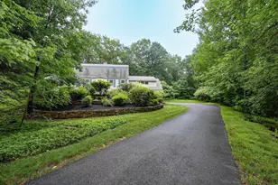 20 Wheaton Dr, Pelham, NH 03076 - Photo 1