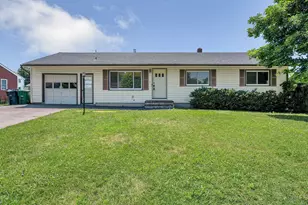 7 Raleigh Dr, Nashua, NH 03062 - Photo 1