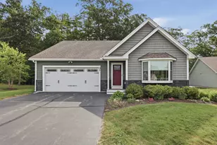 31 Castle Ct, Kingston, NH 03848 - Photo 1