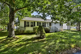 8 Aberdeen Dr, Stratham, NH 03885 - Photo 1