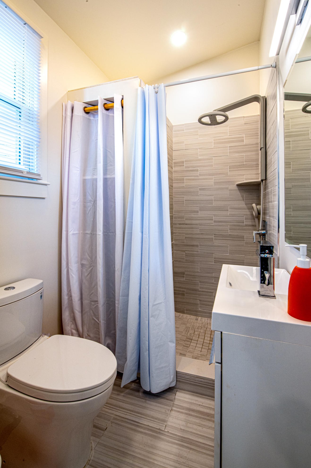 3 Carver St, Provincetown MA 02657-2112 exterior