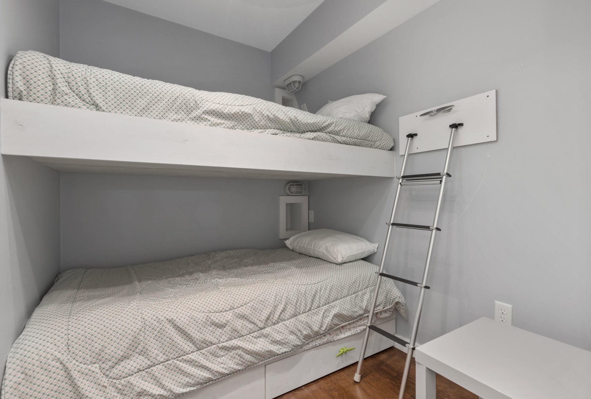 597 Circuit Ave, Bourne MA 02559-2031 exterior