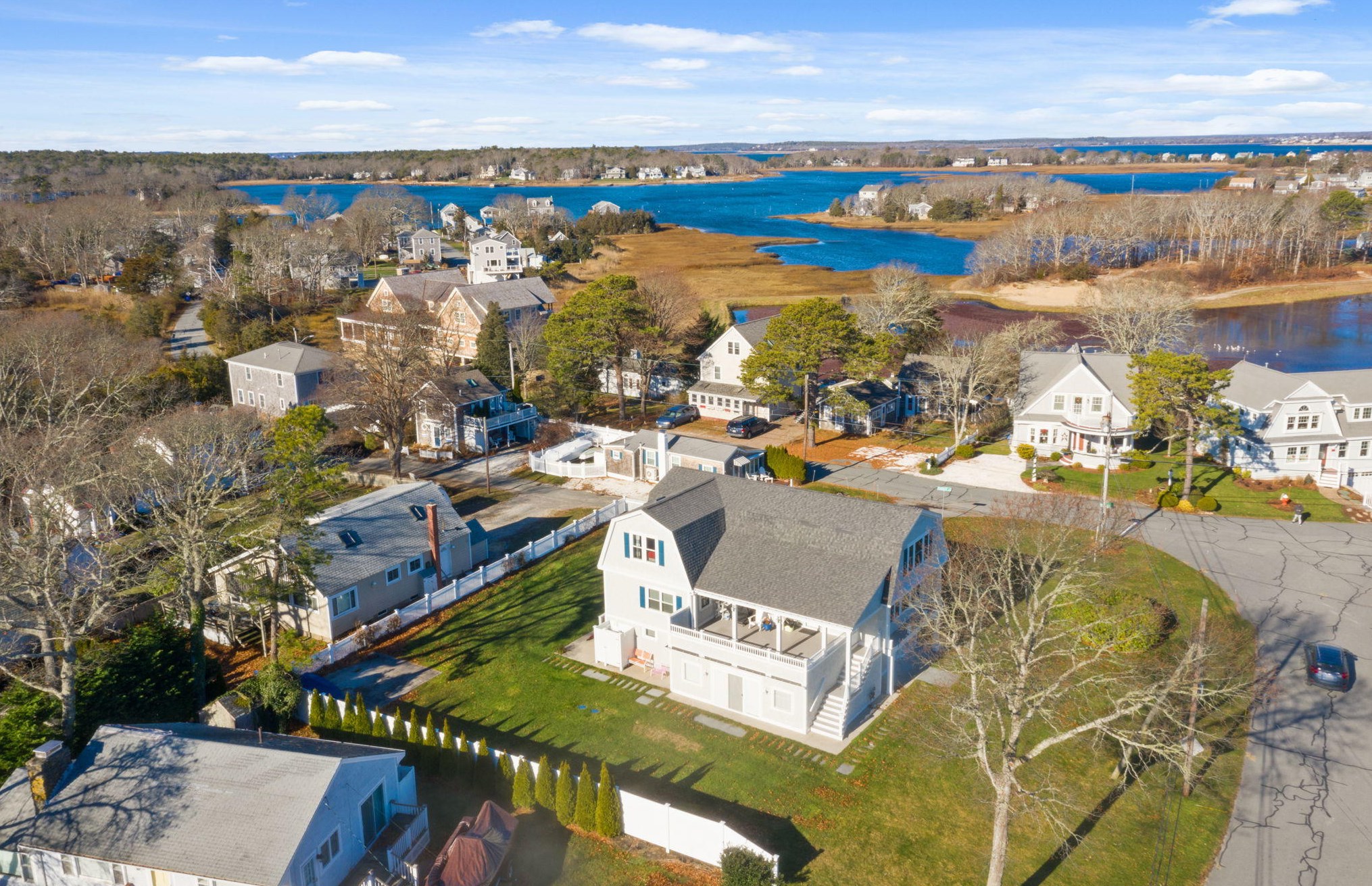 597 Circuit Ave, Bourne MA 02559-2031 exterior