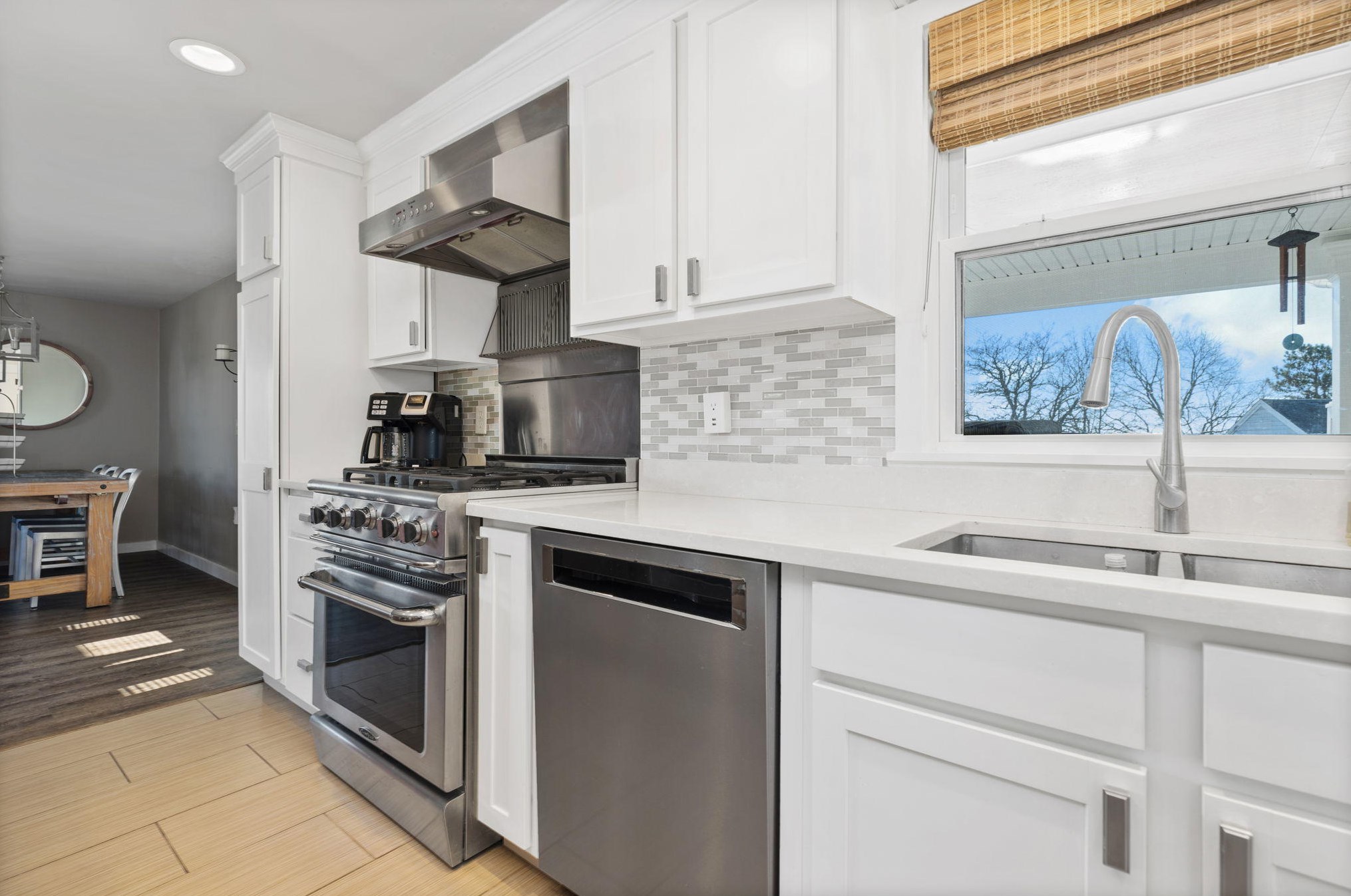 597 Circuit Ave, Bourne MA 02559-2031 exterior