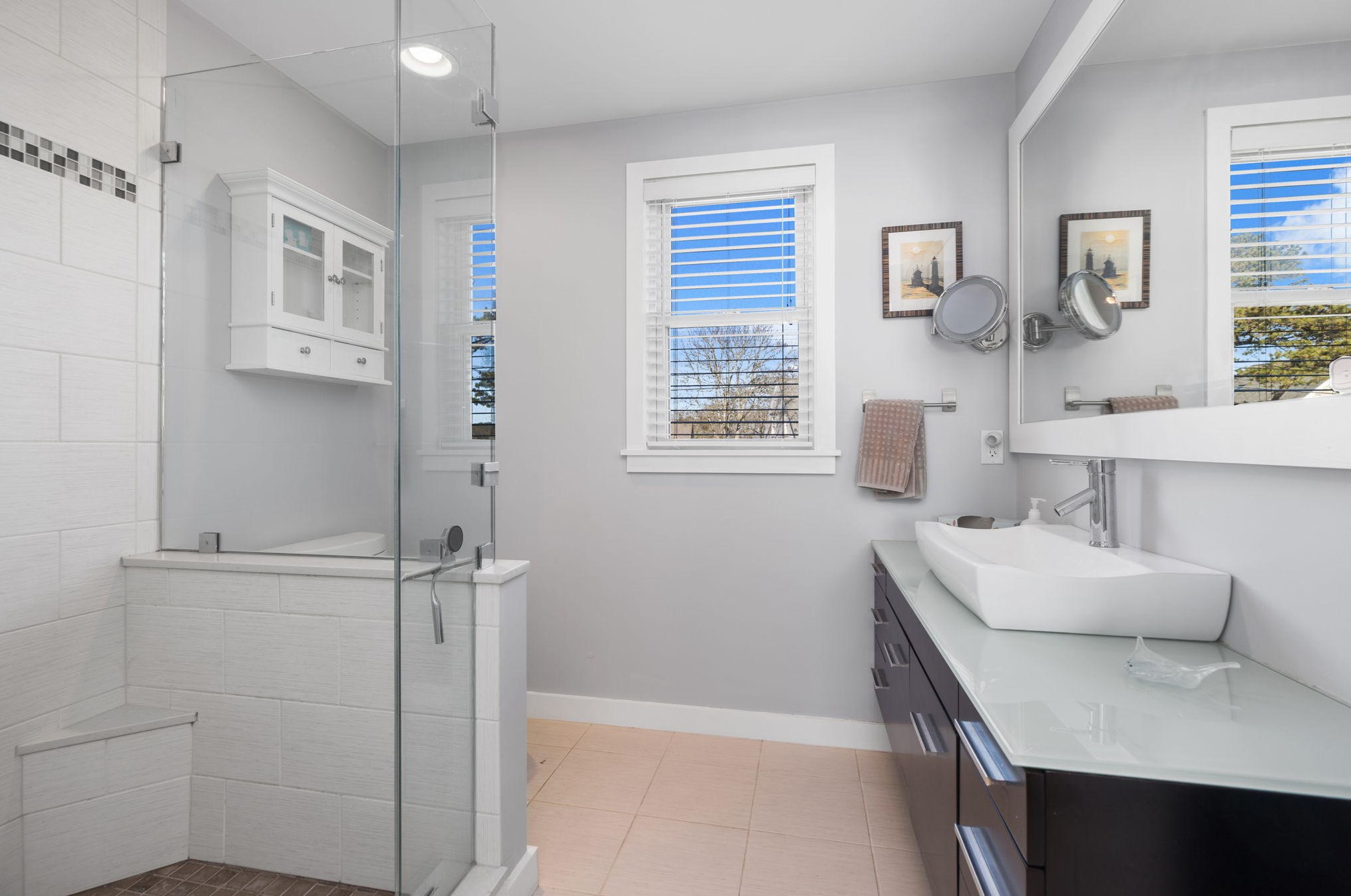 597 Circuit Ave, Bourne MA 02559-2031 exterior