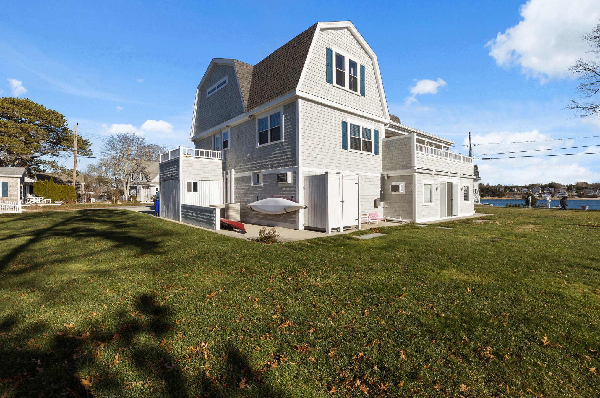 597 Circuit Ave, Bourne MA 02559-2031 exterior