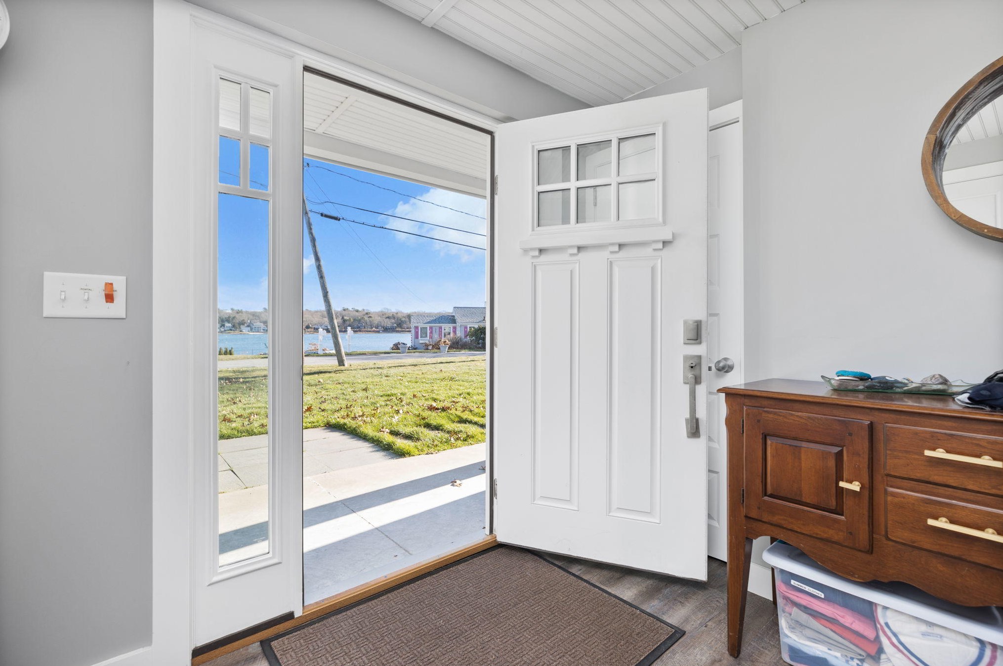 597 Circuit Ave, Bourne MA 02559-2031 exterior