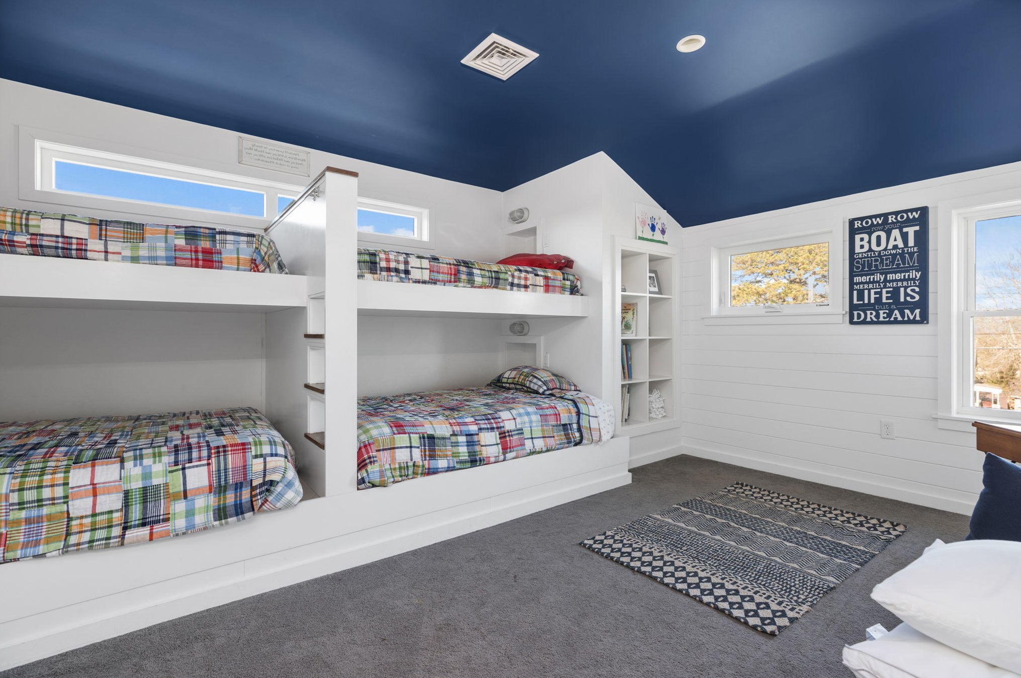 597 Circuit Ave, Bourne MA 02559-2031 exterior