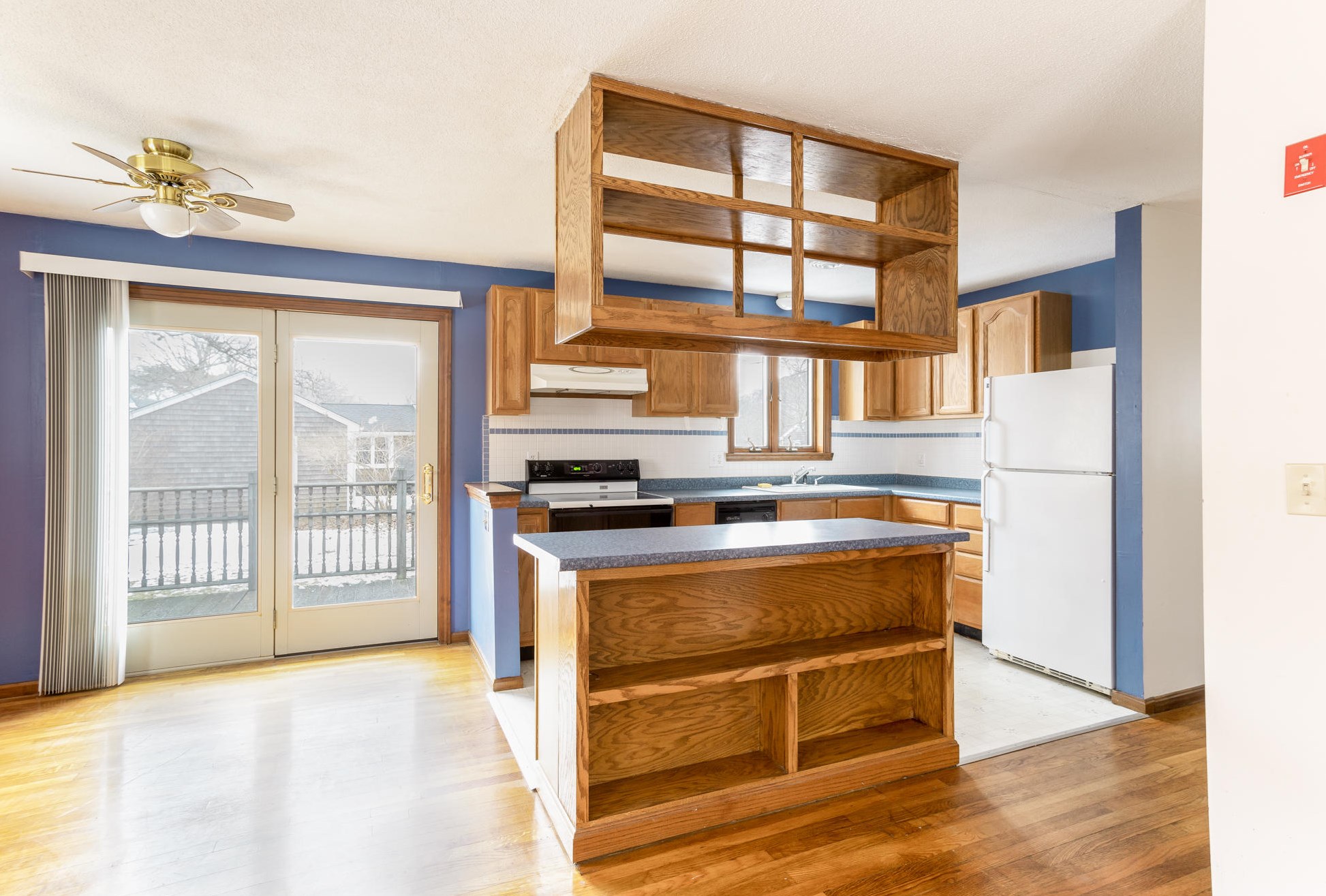 43 Cranberry Rd, Bourne MA 02532-3047 exterior