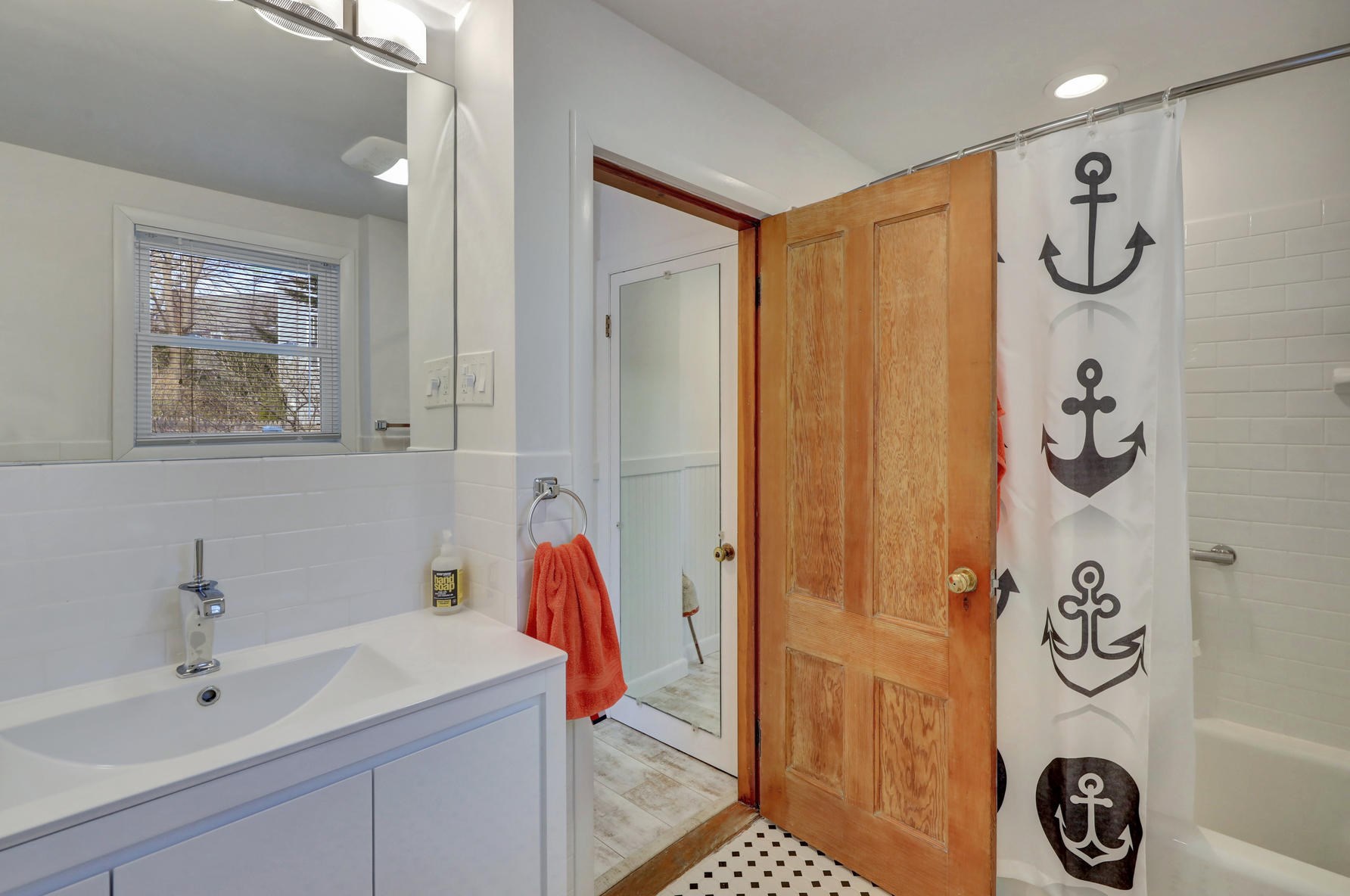 480 Commercial St, Provincetown MA 02657-1912 exterior