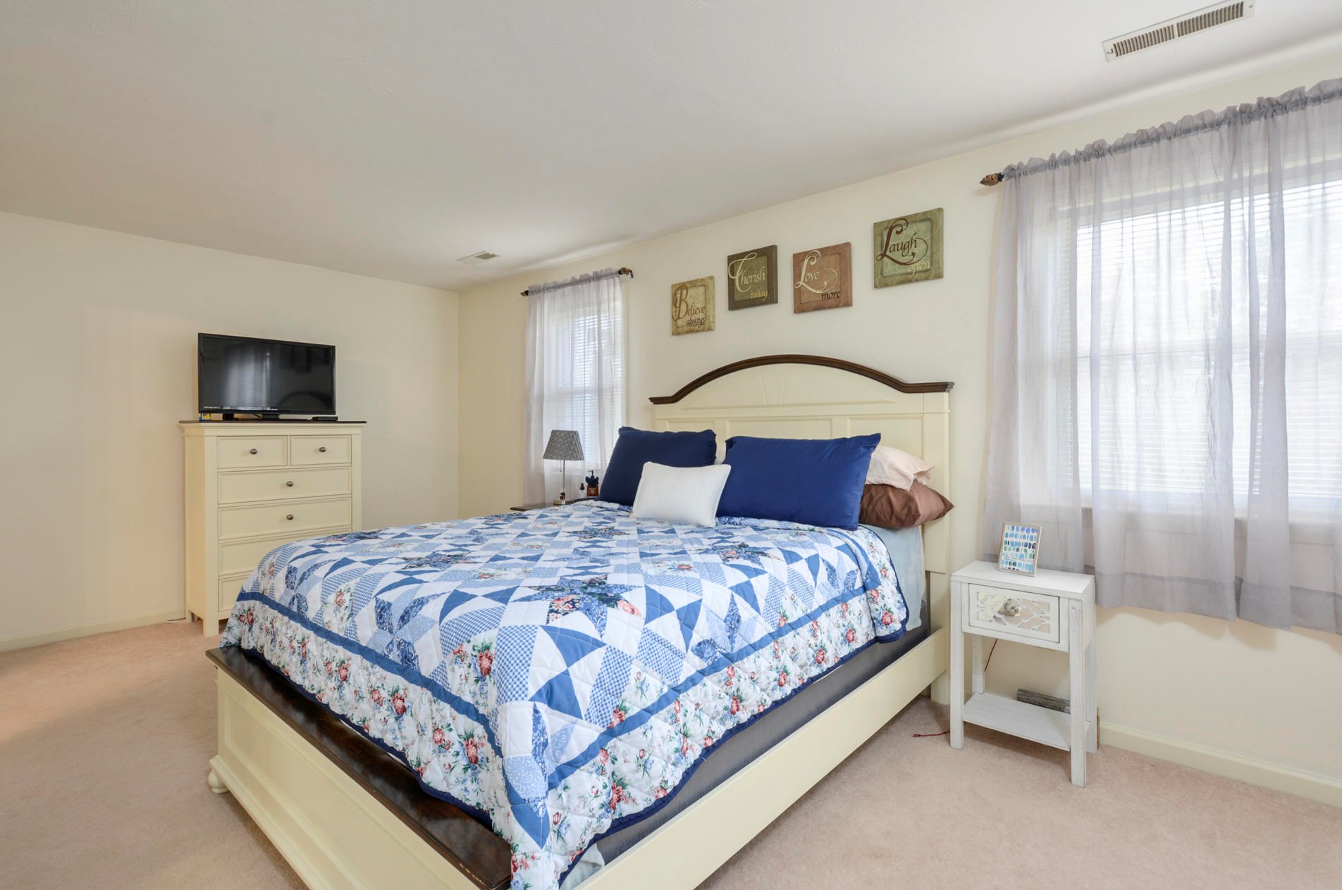 21 Hbr Hl Dr, Bourne MA 02532-3880 exterior